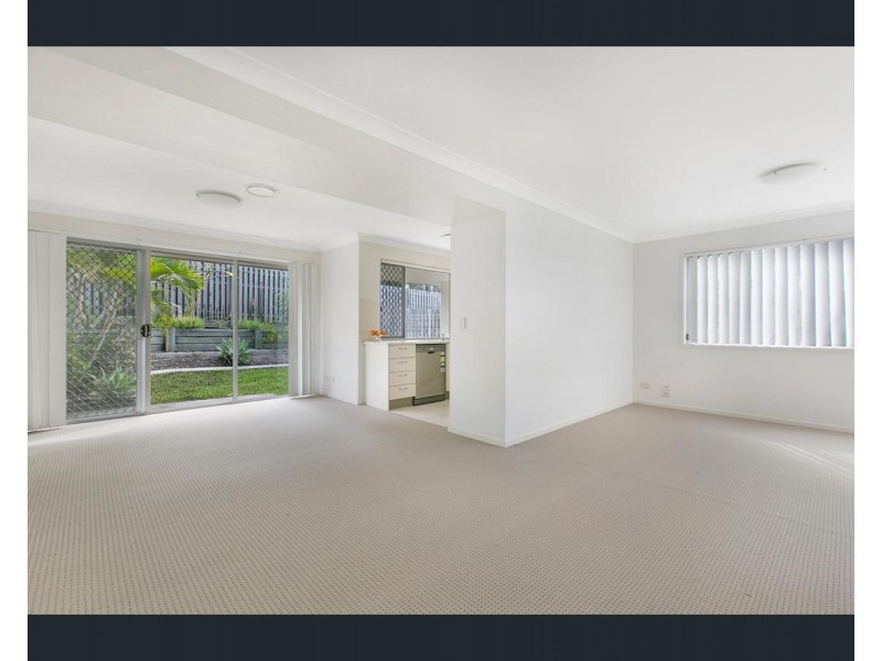 2/110 Lexey Crescent, Wakerley QLD 4154