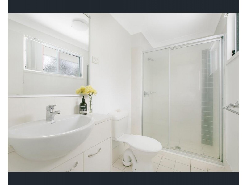 2/110 Lexey Crescent, Wakerley QLD 4154