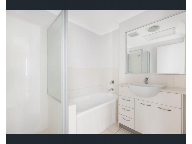 2/110 Lexey Crescent, Wakerley QLD 4154