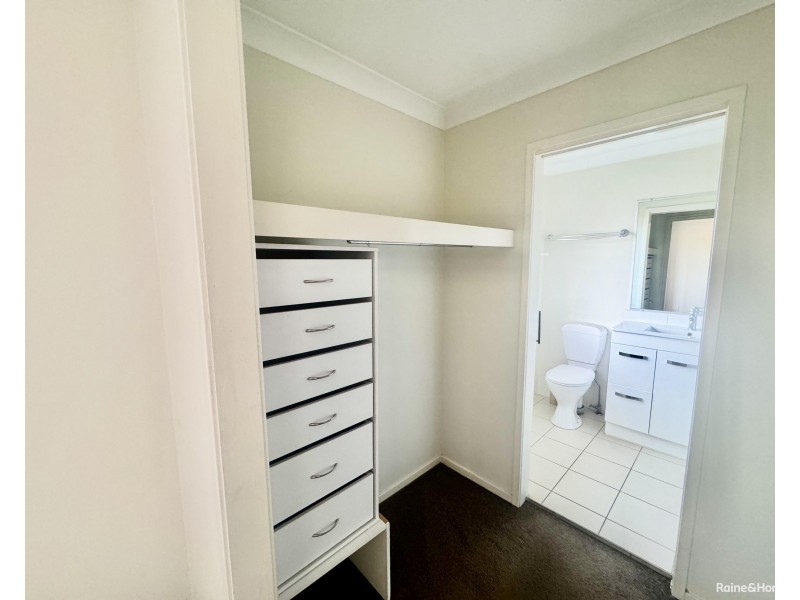 2 Meadowbrook Drive, Meadowbrook QLD 4131