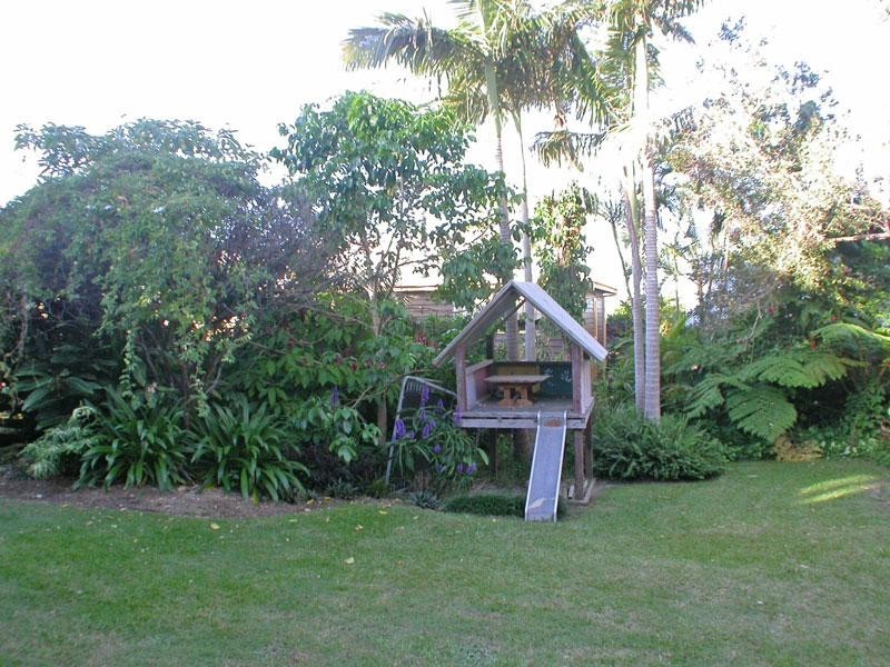 25 Ocean View Crescent, Emerald Beach NSW 2456