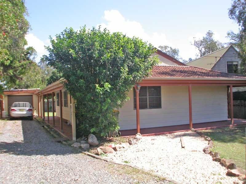 6 Dammerel Crescent, Emerald Beach NSW 2456