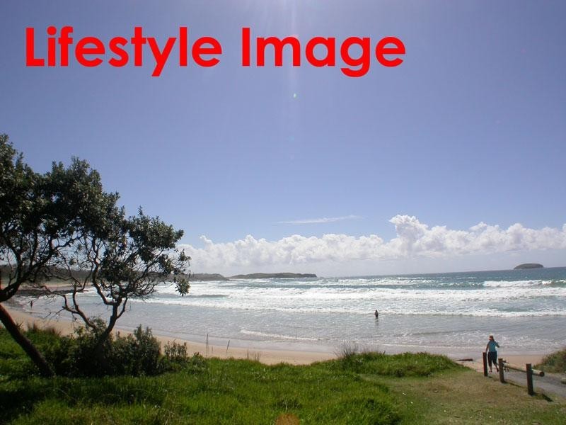 6 Dammerel Crescent, Emerald Beach NSW 2456