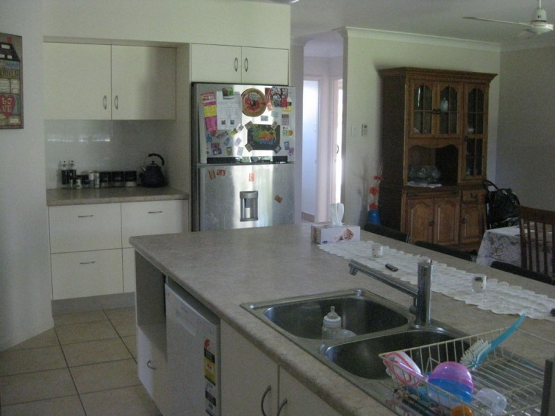 Bushland Beach QLD 4818