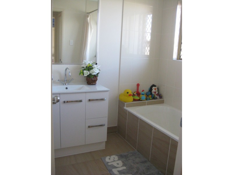 Bushland Beach QLD 4818