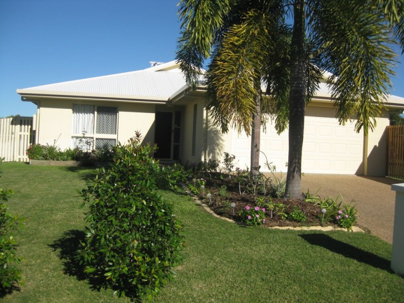 Bushland Beach QLD 4818