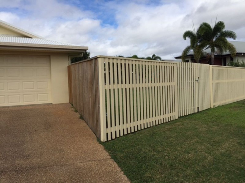 Bushland Beach QLD 4818