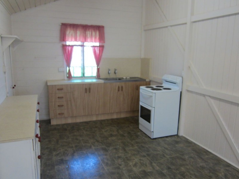 102 Ireland, Oonoonba QLD 4811