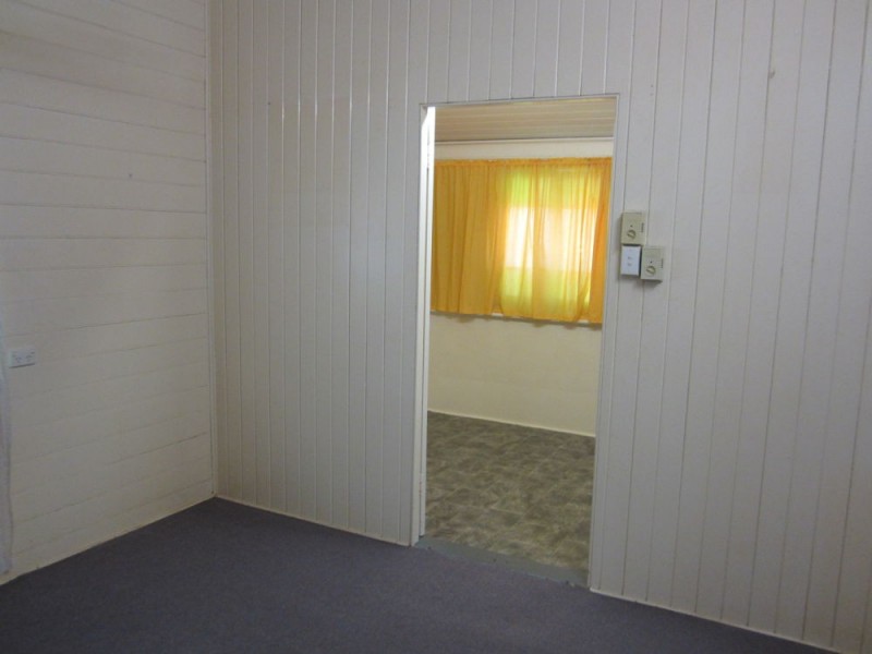 102 Ireland, Oonoonba QLD 4811