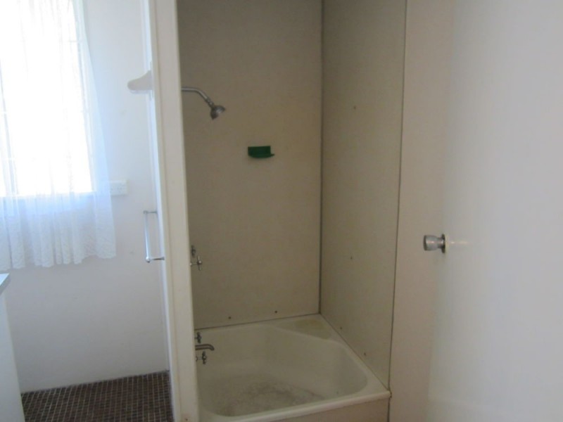 102 Ireland, Oonoonba QLD 4811