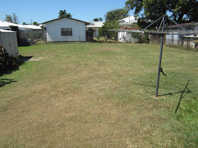 102 Ireland, Oonoonba QLD 4811