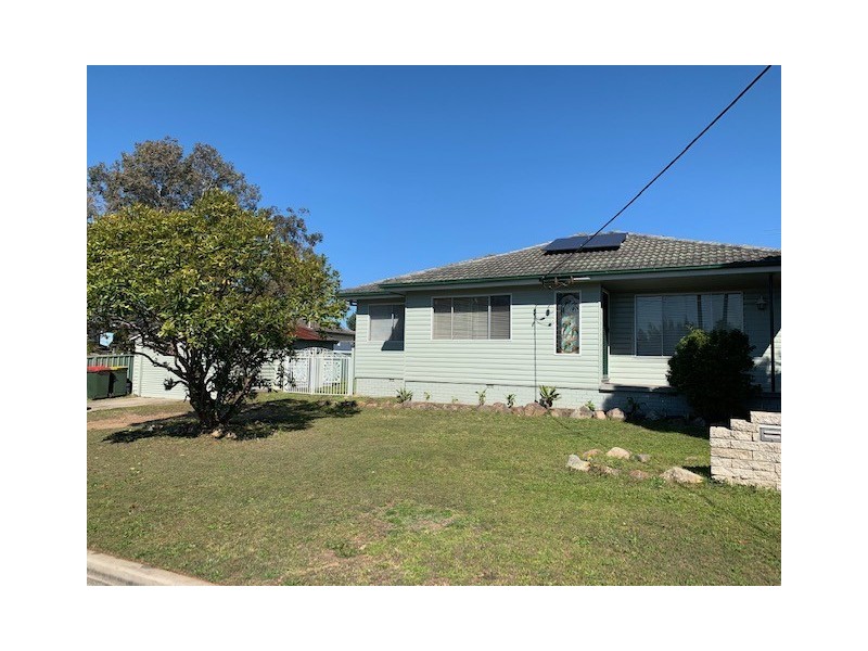 1 Curlew Crescent, Woodberry NSW 2322