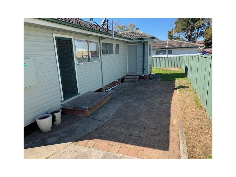 1 Curlew Crescent, Woodberry NSW 2322