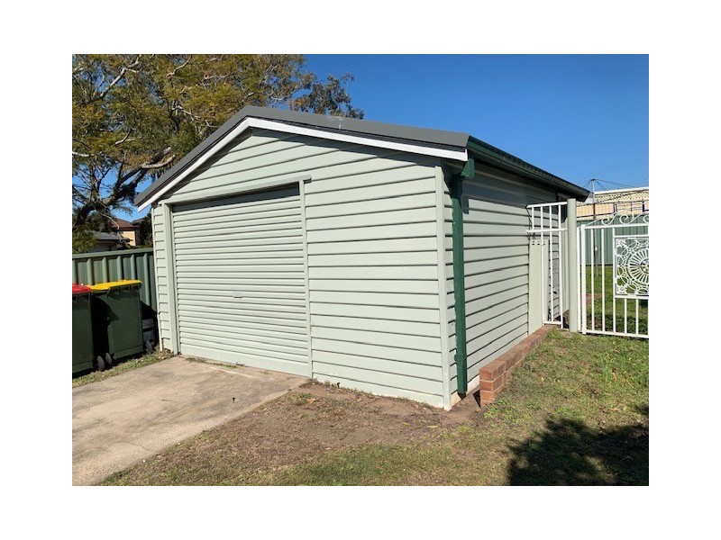 1 Curlew Crescent, Woodberry NSW 2322