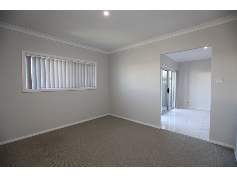 2/8a Lister Avenue, Beresfield NSW 2322