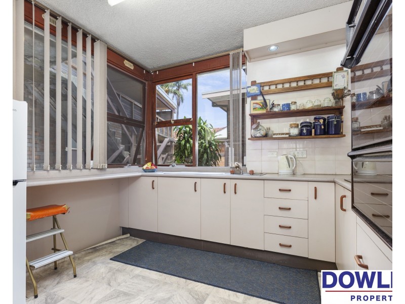 2/18 Memorial Drive, The Hill NSW 2300