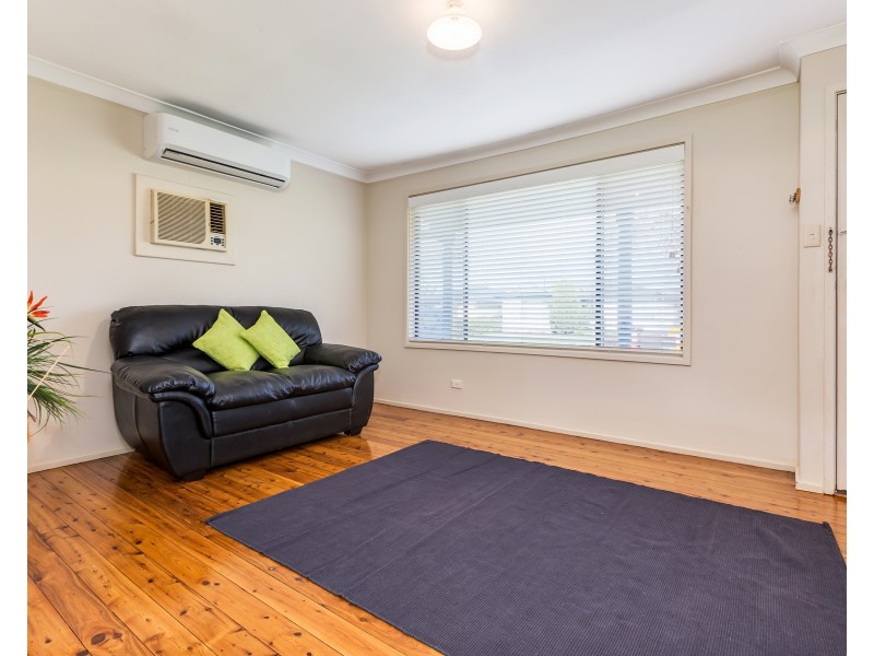 8 Curlew Crescent, Woodberry NSW 2322
