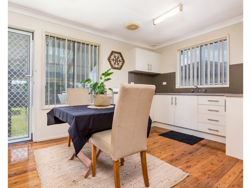8 Curlew Crescent, Woodberry NSW 2322