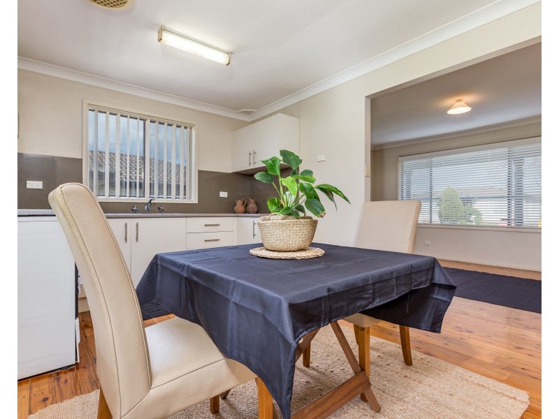 8 Curlew Crescent, Woodberry NSW 2322