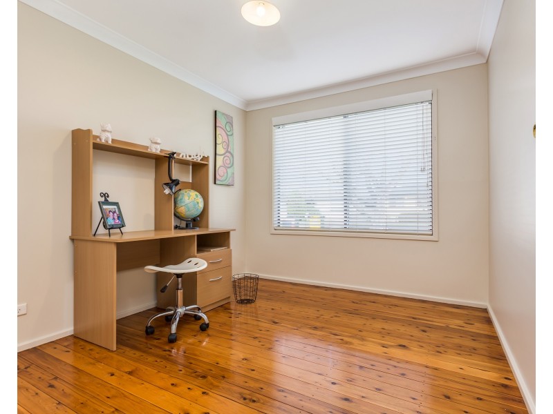 8 Curlew Crescent, Woodberry NSW 2322