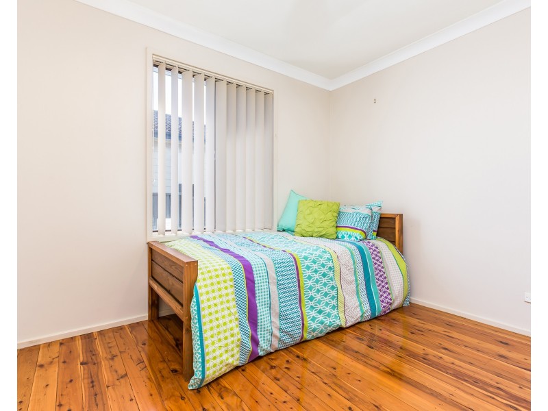 8 Curlew Crescent, Woodberry NSW 2322