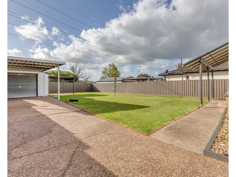 8 Curlew Crescent, Woodberry NSW 2322