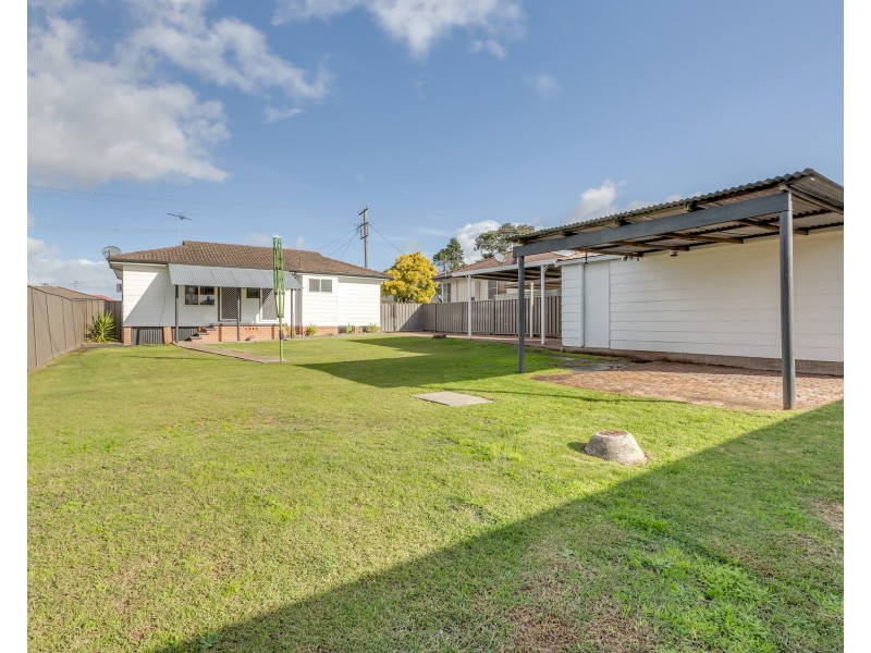 8 Curlew Crescent, Woodberry NSW 2322