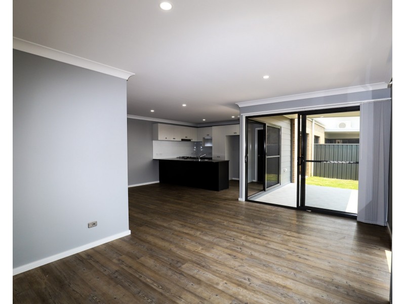 3/8 Western Avenue, Tarro NSW 2322