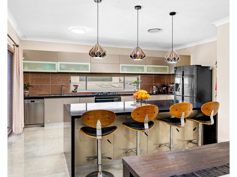 18 Preston Place, Cameron Park NSW 2285