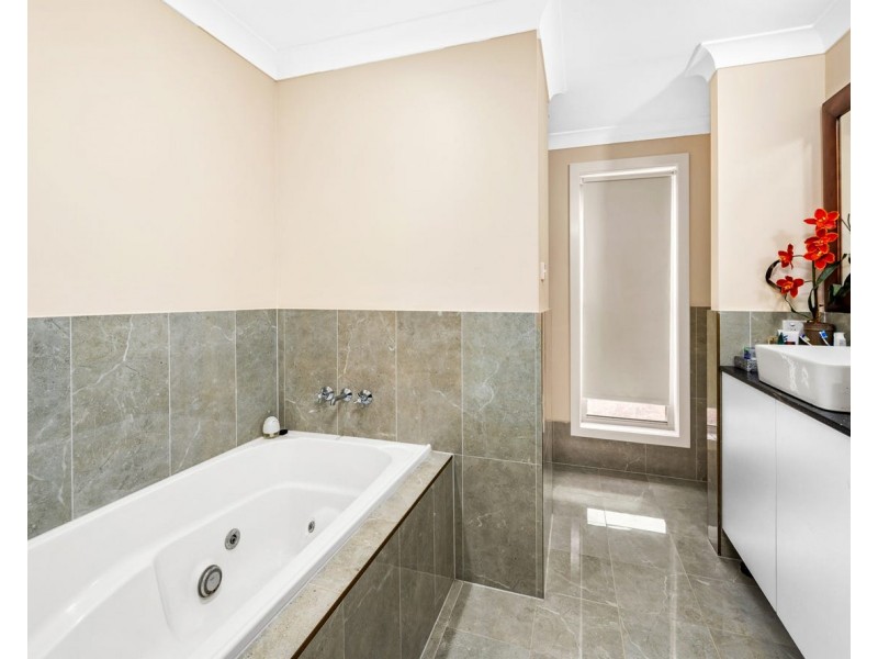 18 Preston Place, Cameron Park NSW 2285