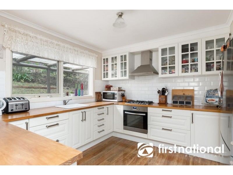 13 Jeanne Street, Cockatoo VIC 3781