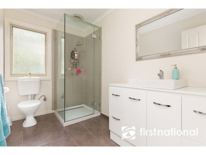 13 Jeanne Street, Cockatoo VIC 3781