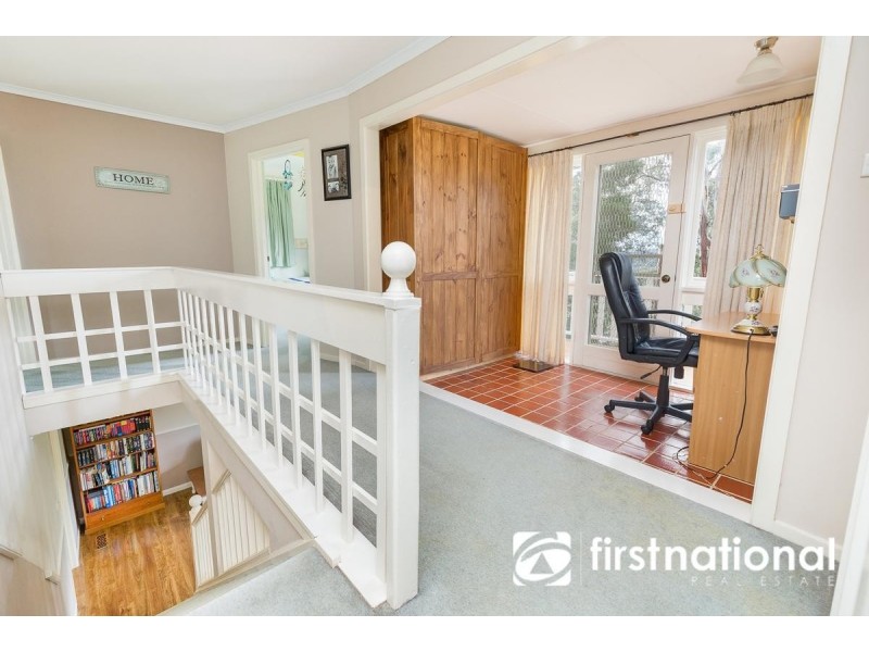 13 Jeanne Street, Cockatoo VIC 3781