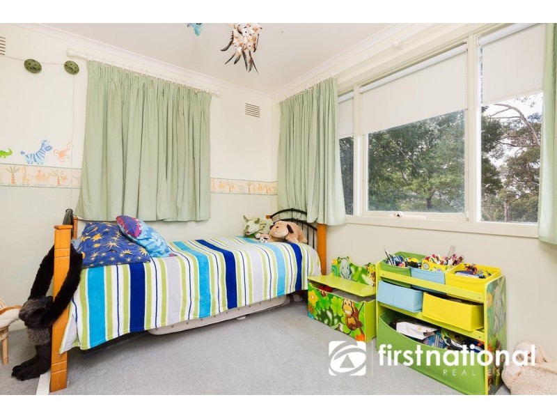 13 Jeanne Street, Cockatoo VIC 3781