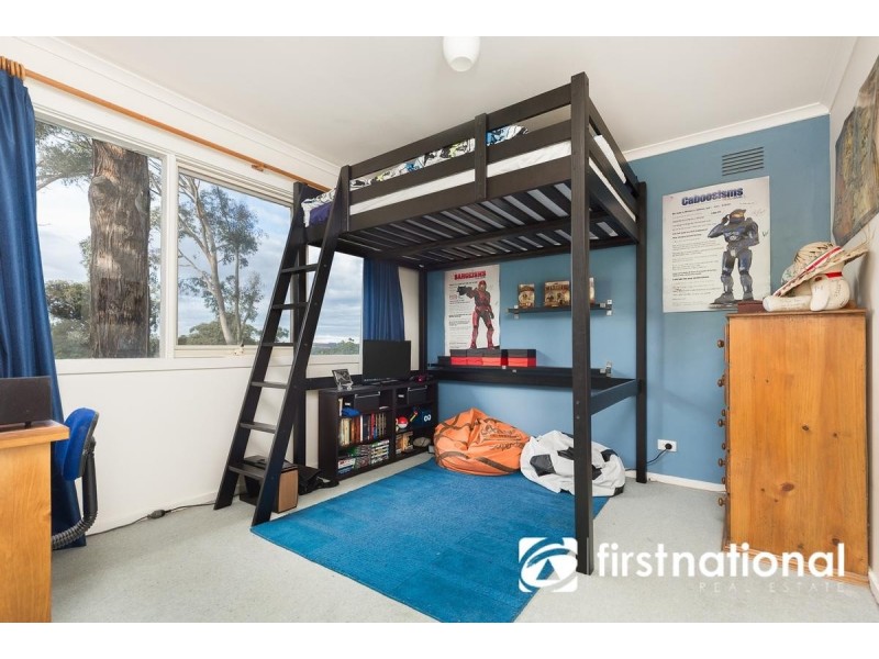 13 Jeanne Street, Cockatoo VIC 3781