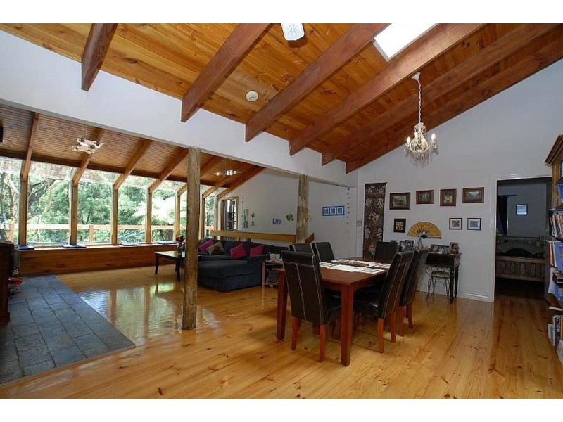 5 Tuttawatta Road, Selby VIC 3159