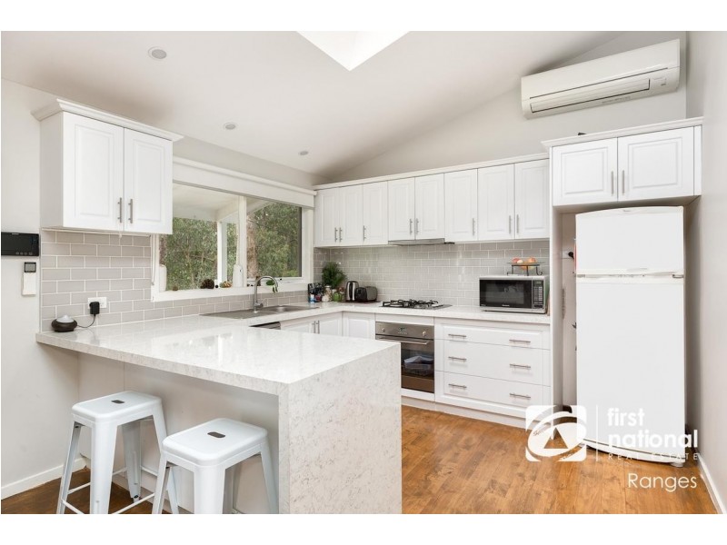 2 Vista Drive, Emerald VIC 3782