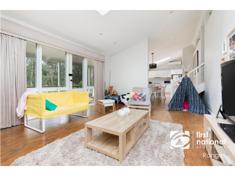 2 Vista Drive, Emerald VIC 3782