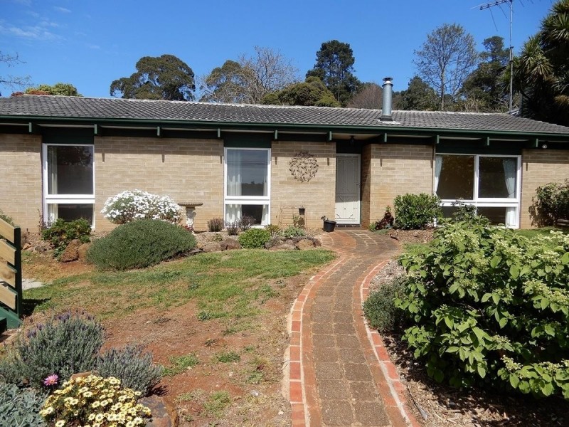 6 Paradise Grove, Emerald VIC 3782