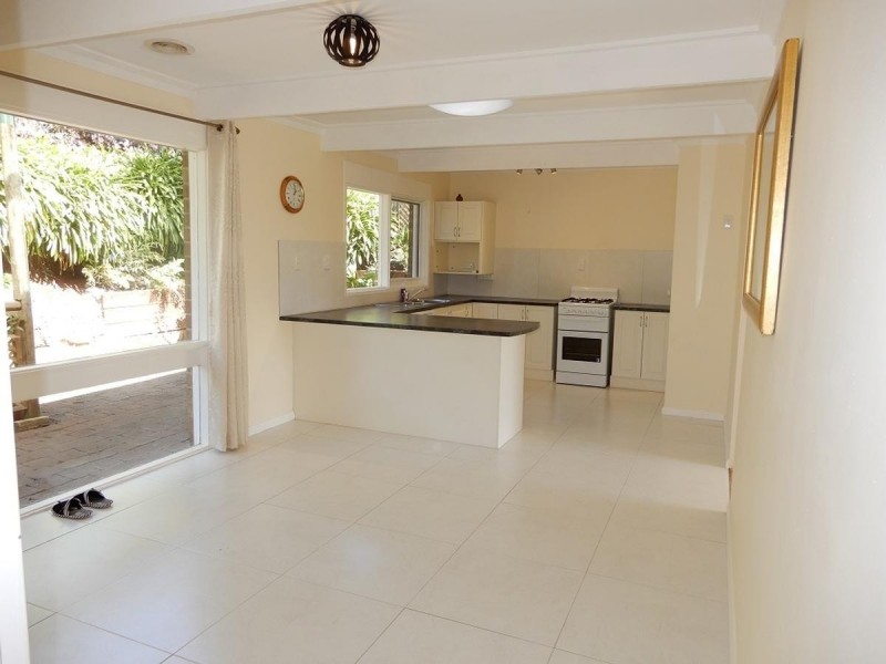 6 Paradise Grove, Emerald VIC 3782