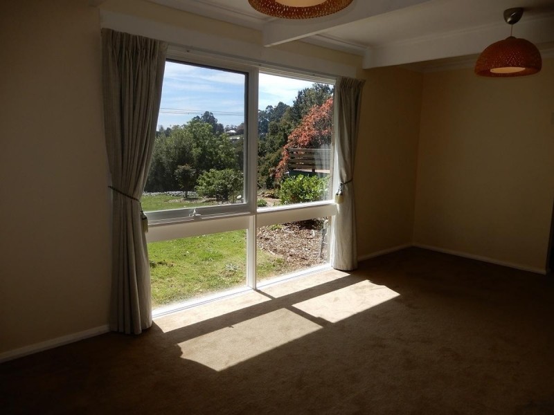 6 Paradise Grove, Emerald VIC 3782