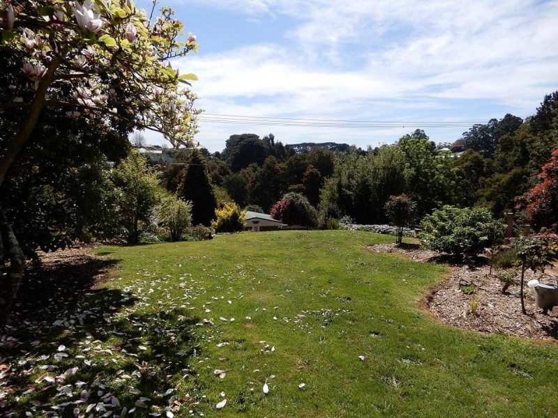 6 Paradise Grove, Emerald VIC 3782