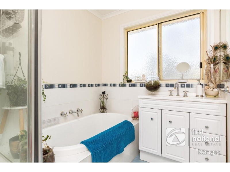 13 Seaview Road, Cockatoo VIC 3781