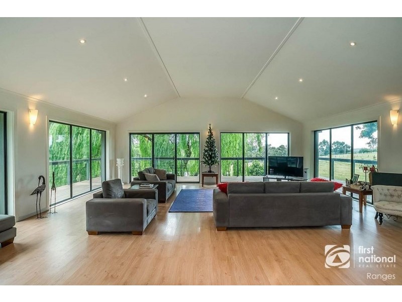 32 Deviation Road, Belgrave South VIC 3160