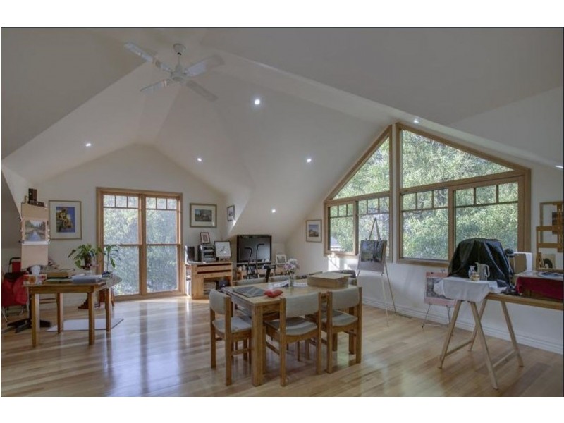 10 Charman Avenue, Emerald VIC 3782