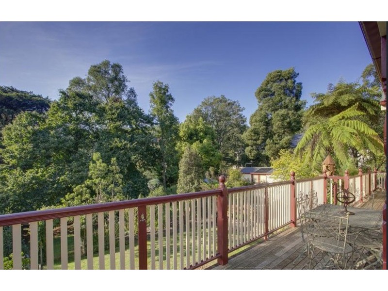 10 Charman Avenue, Emerald VIC 3782