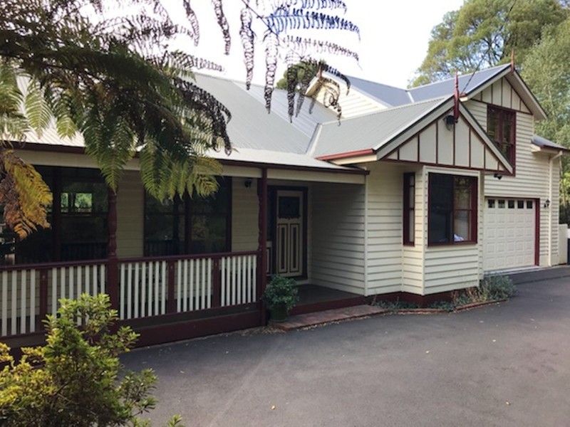 10 Charman Avenue, Emerald VIC 3782
