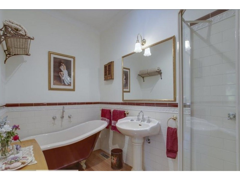 10 Charman Avenue, Emerald VIC 3782