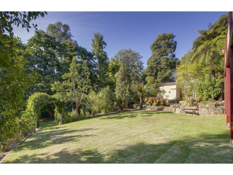 10 Charman Avenue, Emerald VIC 3782