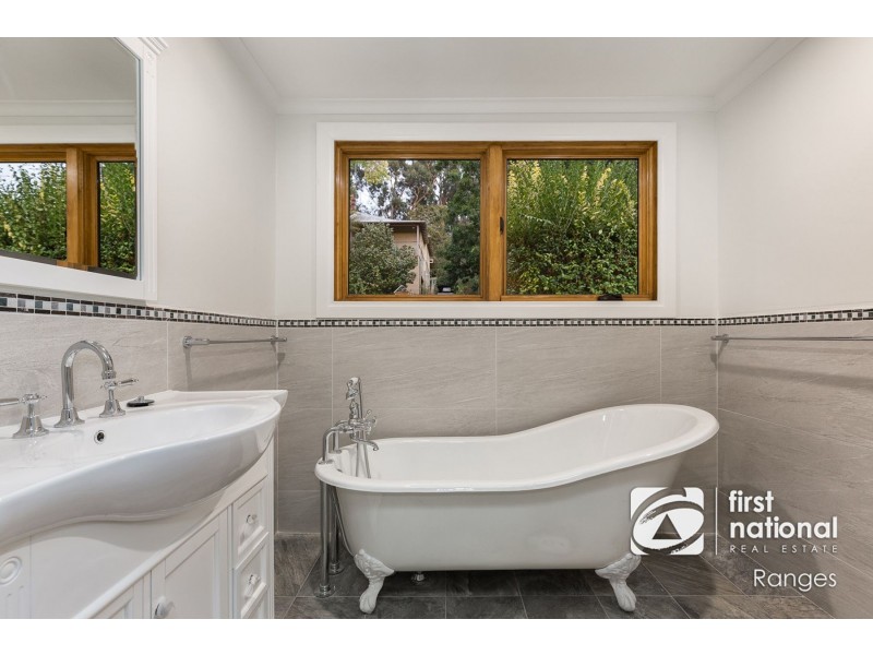 15 Kitchener Road, Tecoma VIC 3160